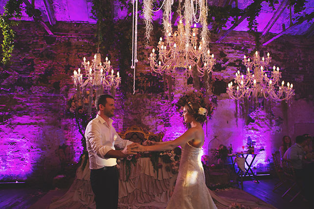 Ужин после венчания в стиле Dolce&Gabbana, танец жениха и невесты