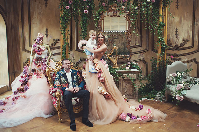 Ужин после венчания в стиле Dolce&Gabbana, фотосессия жениха и невесты с сыном
