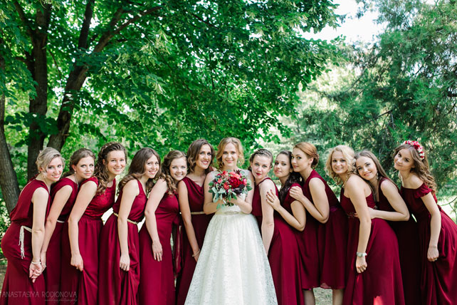 Винная свадьба, невеста с подружками