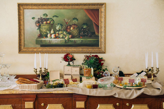 Винная свадьба, стол с закусками