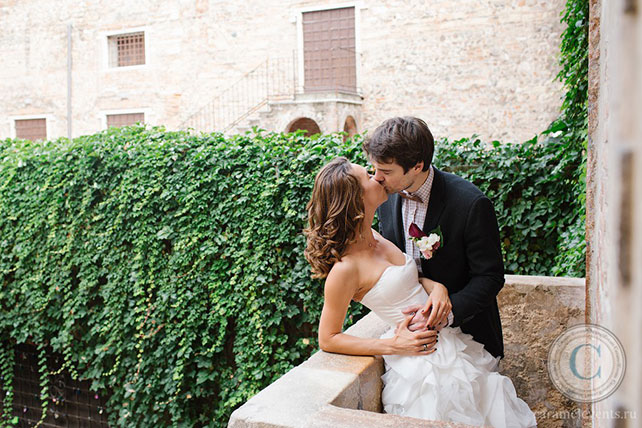 жених и невеста на балкончике Джульетты