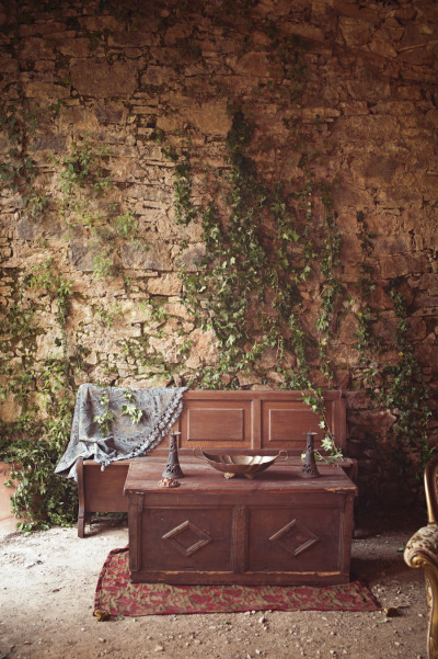 старинная лавка и комод