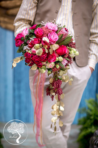 винтажная свадьба с крыльями в декоре, букет невесты