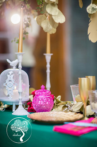 винтажная свадьба с крыльями в декоре, оформление стола