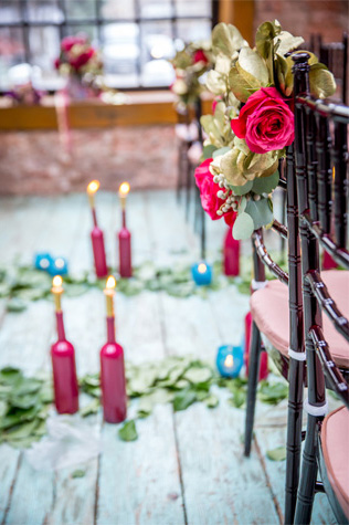 винтажная свадьба с крыльями в декоре, декор зала