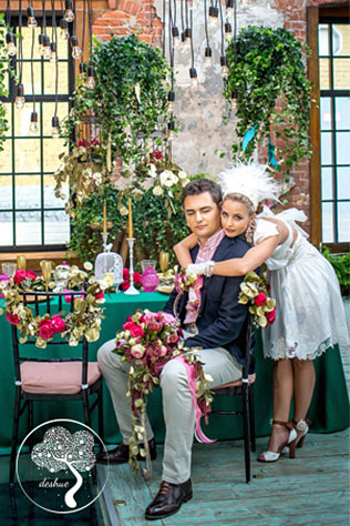 винтажная свадьба с крыльями в декоре, фотосессия жениха и невесты