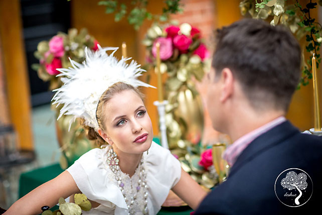 винтажная свадьба с крыльями в декоре, фотосессия жениха и невесты