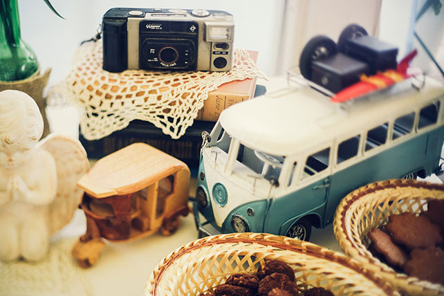 Винтажная свадьба в стиле путешествия, машина игрушка