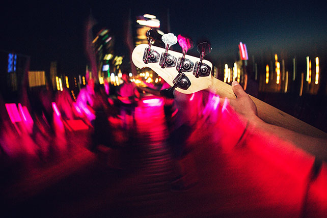 Винтажная свадьба в стиле путешествия, живая музыка