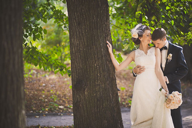 Винтажная свадьба Максима и Вики, фотосессия жениха и невесты в парке