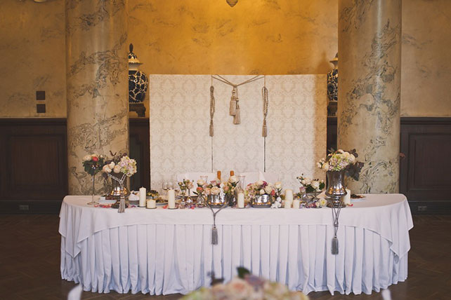 Винтажная свадьба Максима и Вики, декор стола для молодожёнов