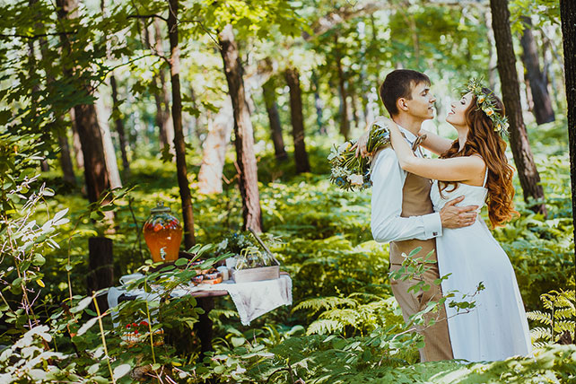 волшебная свадьба среди папоротников, жених и невеста