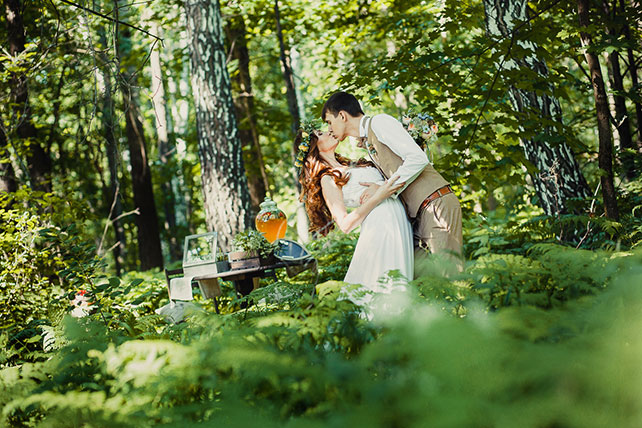 волшебная свадьба среди папоротников, жених и невеста