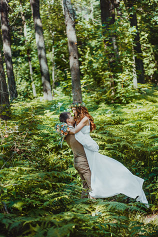 волшебная свадьба среди папоротников, жених и невеста