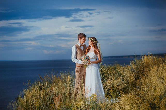 волшебная свадьба среди папоротников, жених и невеста