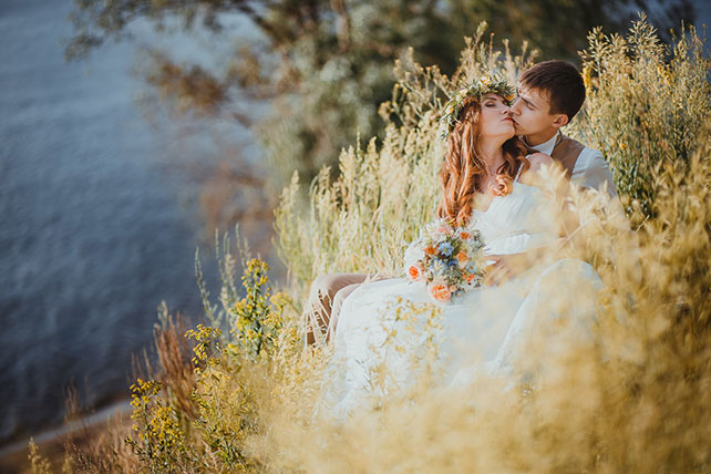 волшебная свадьба среди папоротников, жених и невеста