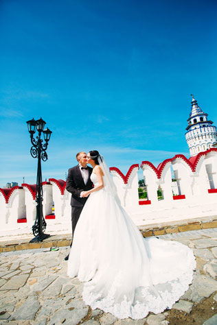 Цветущий восток, невеста и жених