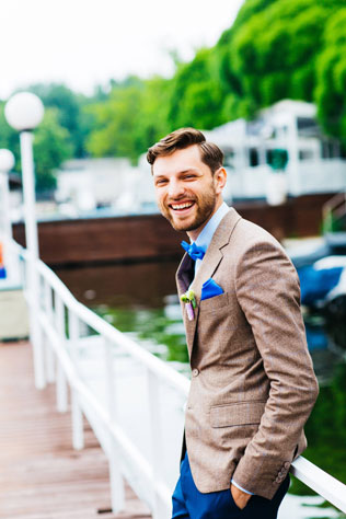 Воздушная свадьба, жених на причале