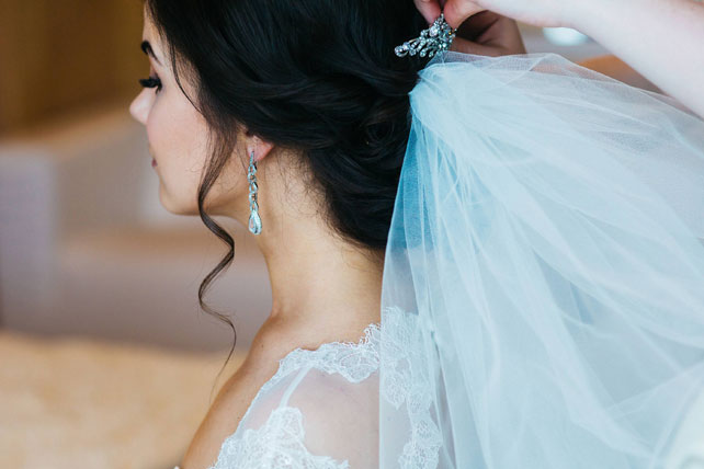 Воздушная свадьба, прическа невесты