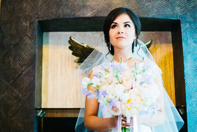 Воздушная свадьба, невеста с букетом