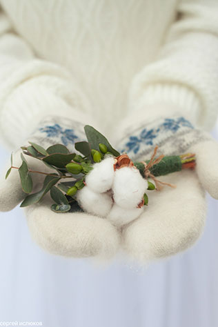 зимняя выездная регистрация, <strong>бутоньерка жениха</strong> из хлопка