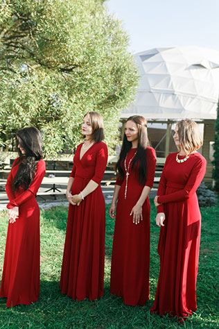 Яркая свадьба с красными акцентами, подружки невесты