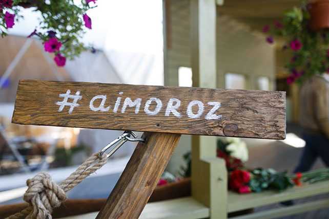 Яркая свадьба с красными акцентами, указатель