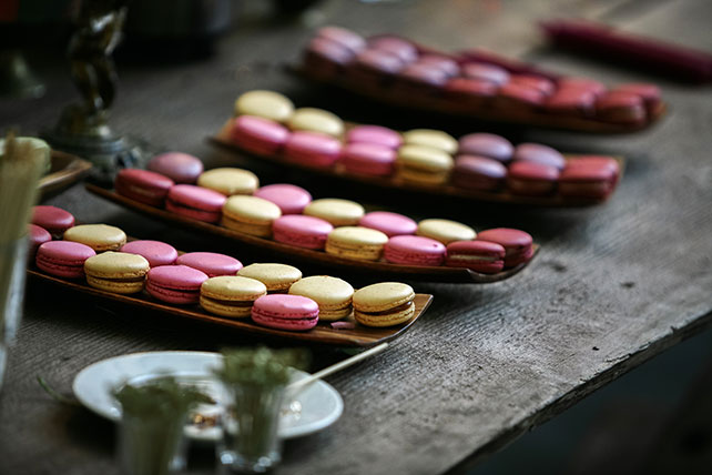 Яркая свадьба с красными акцентами, маракуны