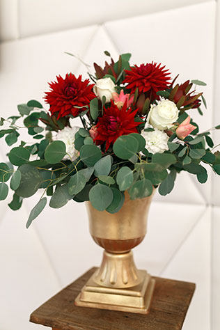 Яркая свадьба с красными акцентами, флористика