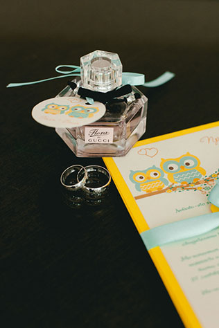 яркая свадьба с совами, детали свадьбы, туалетная вода, приглашения