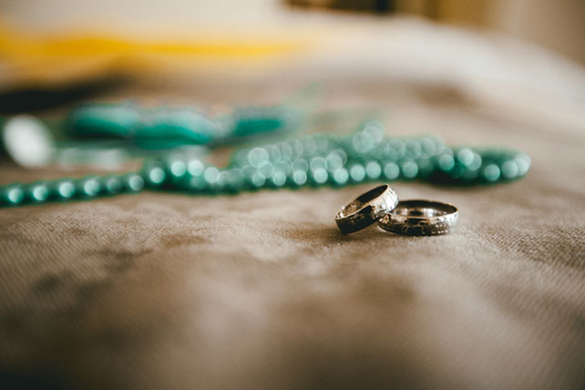 яркая свадьба с совами, кольца