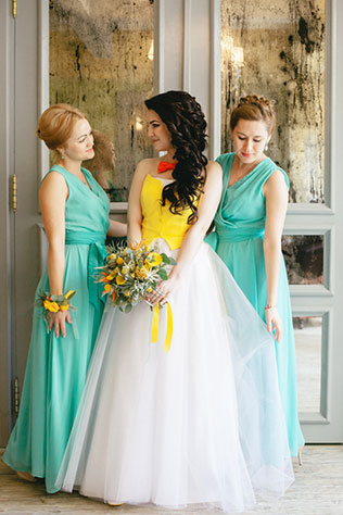 яркая свадьба с совами, подружки невесты в бирюзовом