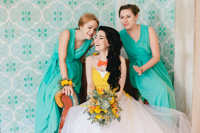 яркая свадьба с совами, подружки невесты в бирюзовом