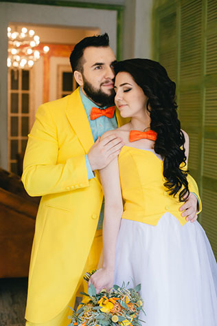 яркая свадьба с совами, яркие жених и невеста