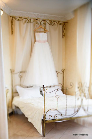 зелено-оранжевая свадьба, платье невесты