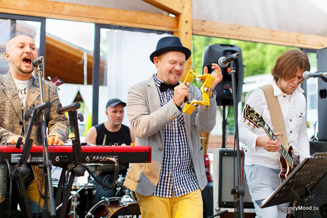 зелено-оранжевая свадьба, артисты на свадьбе