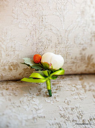 зелено-оранжевая свадьба, бутоньерка жениха