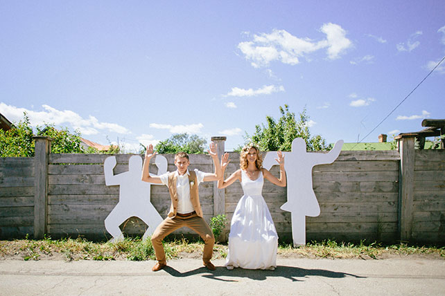 задорная рустикальная свадьба, жених и невеста