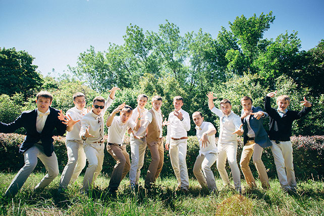 задорная рустикальная свадьба, друзья жениха