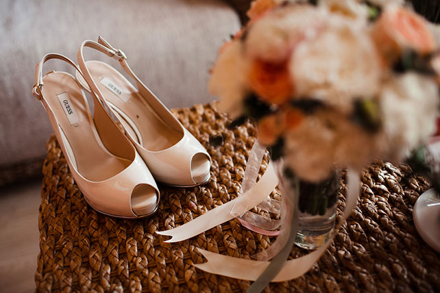 загородная свадьба, туфли невесты
