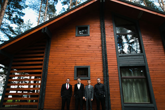 загородная свадьба, жених с друзьями