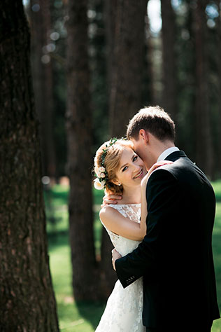 загородная свадьба, жених и невеста