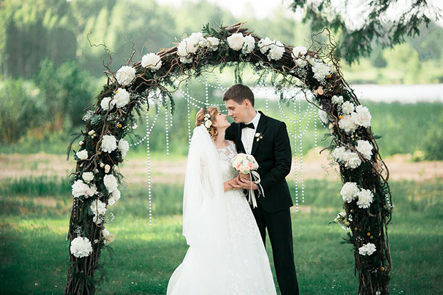 загородная свадьба, жених и невеста