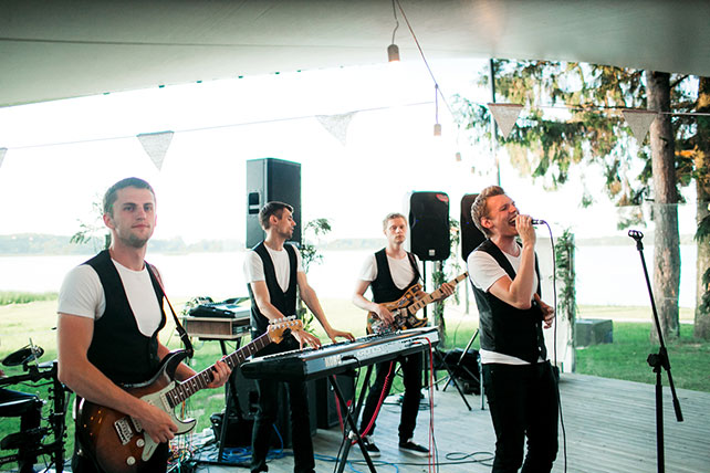 загородная свадьба, музыканты на свадьбе