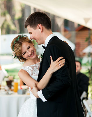 загородная свадьба, танец молодоженов