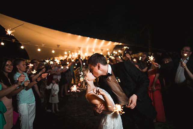 загородная свадьба, жених и невеста