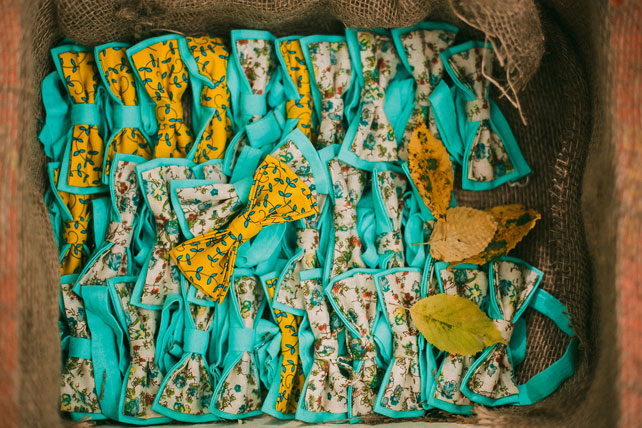 Зелёная свадьба в стиле рустик, бабочки для гостей