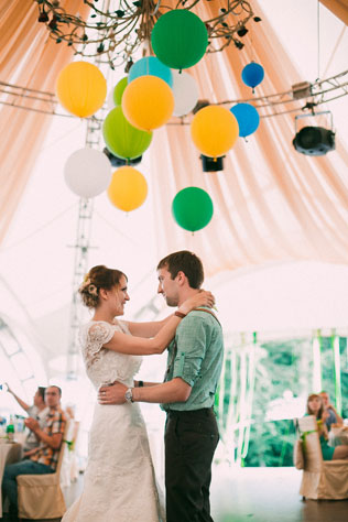 Зелёная свадьба в стиле рустик, танец молодоженов