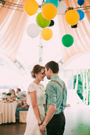 Зелёная свадьба в стиле рустик, танец молодоженов