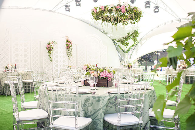 Зелёно-розовая свадьба Вадима и Катерины, декор свадебного шатра